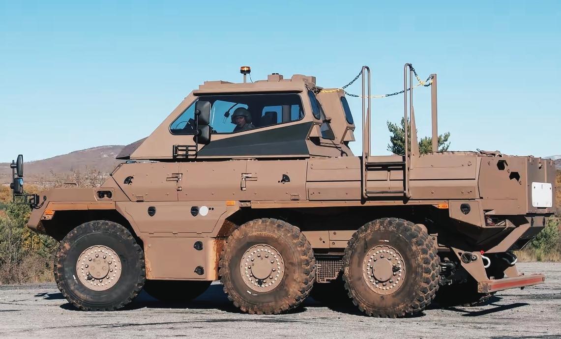 装甲车也有教练车型
“美洲豹” 6×6 装甲侦察车