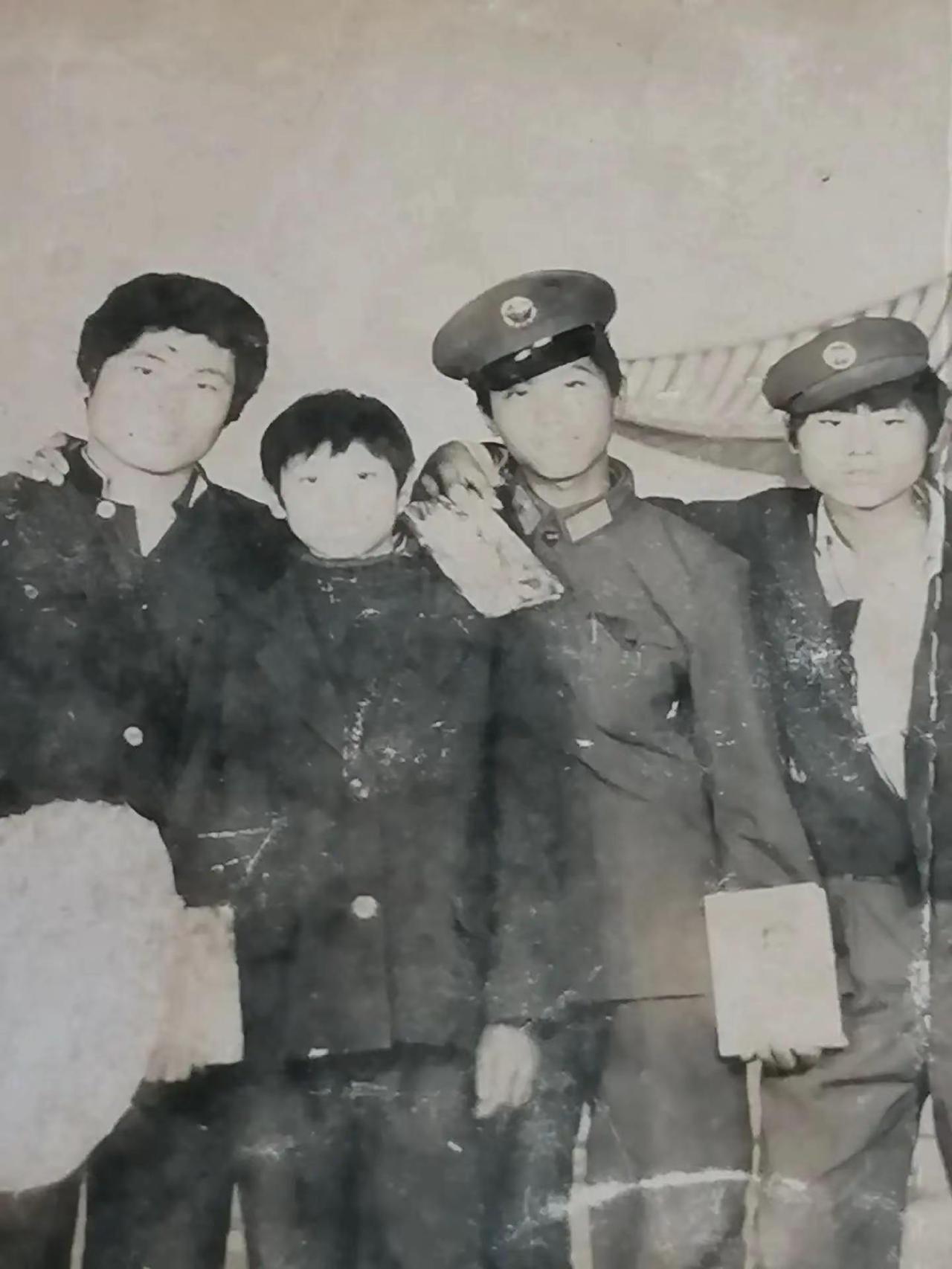 哥当年也是一个帅小伙！哈哈哈