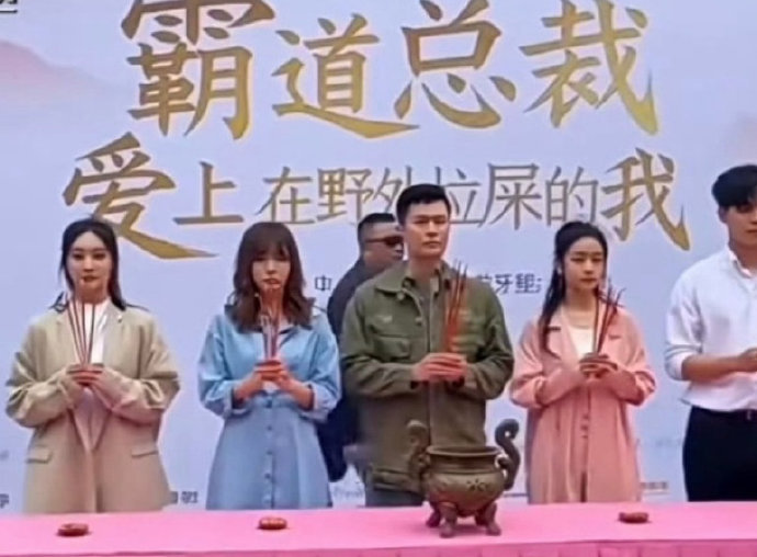 短剧 霸道总裁爱上在野外拉屎的我，实际上是AI！我们短国虽然火了，但是遭不住这么