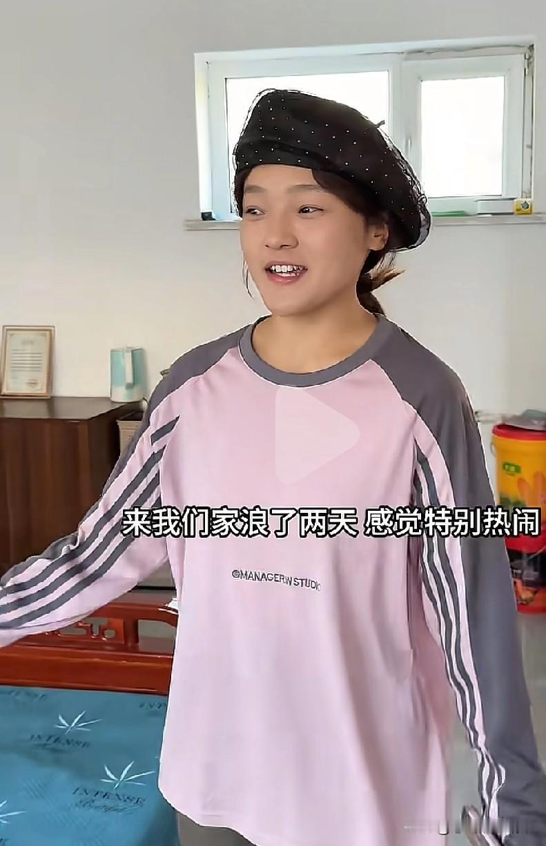 九儿这次是说对了句话，韩龙确实做事还是挺不错的，尤其对她妹妹桐桐，夹菜，说让她来