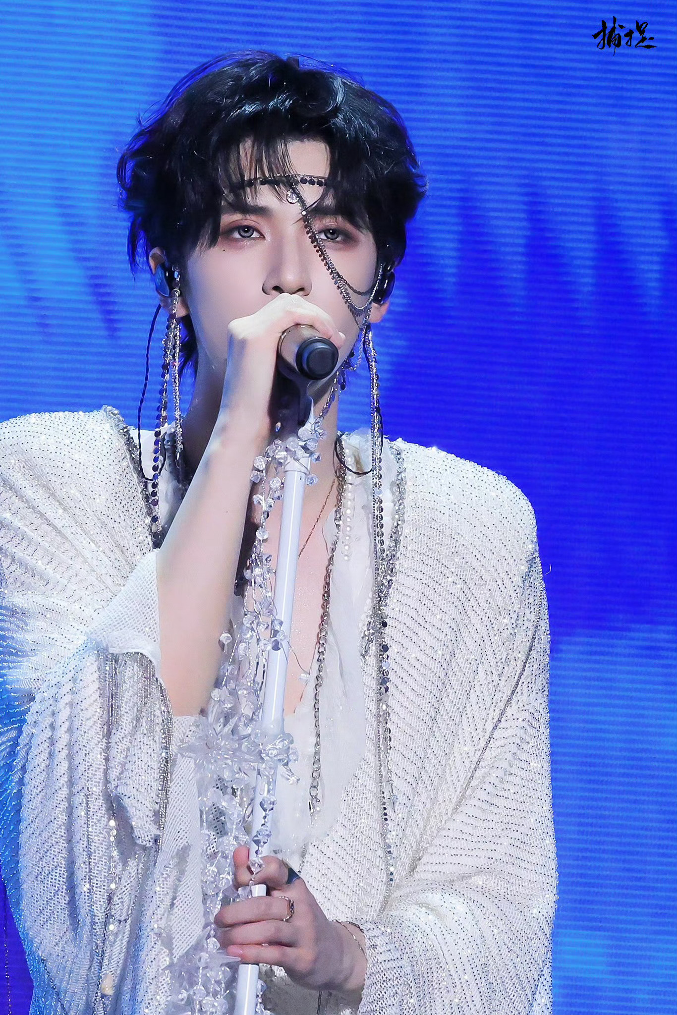 tg:严浩翔异瞳神父时代少年团演唱会真神降临[给你小心心] ​​​