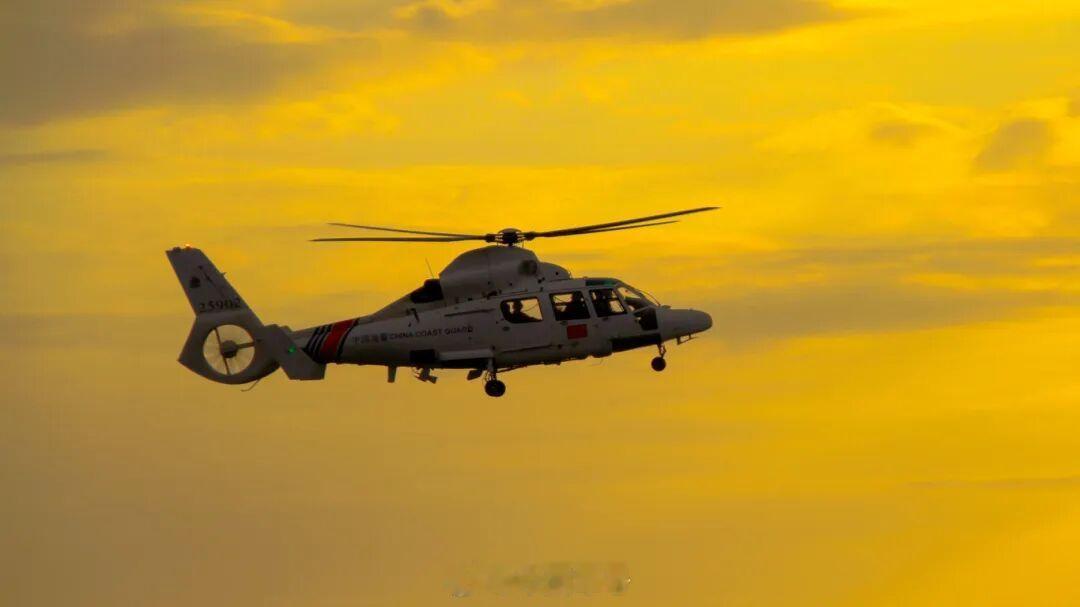 【可以当壁纸的训练照片又来了海警训练大图上新】春节假期刚过，东海某海域、南海某海