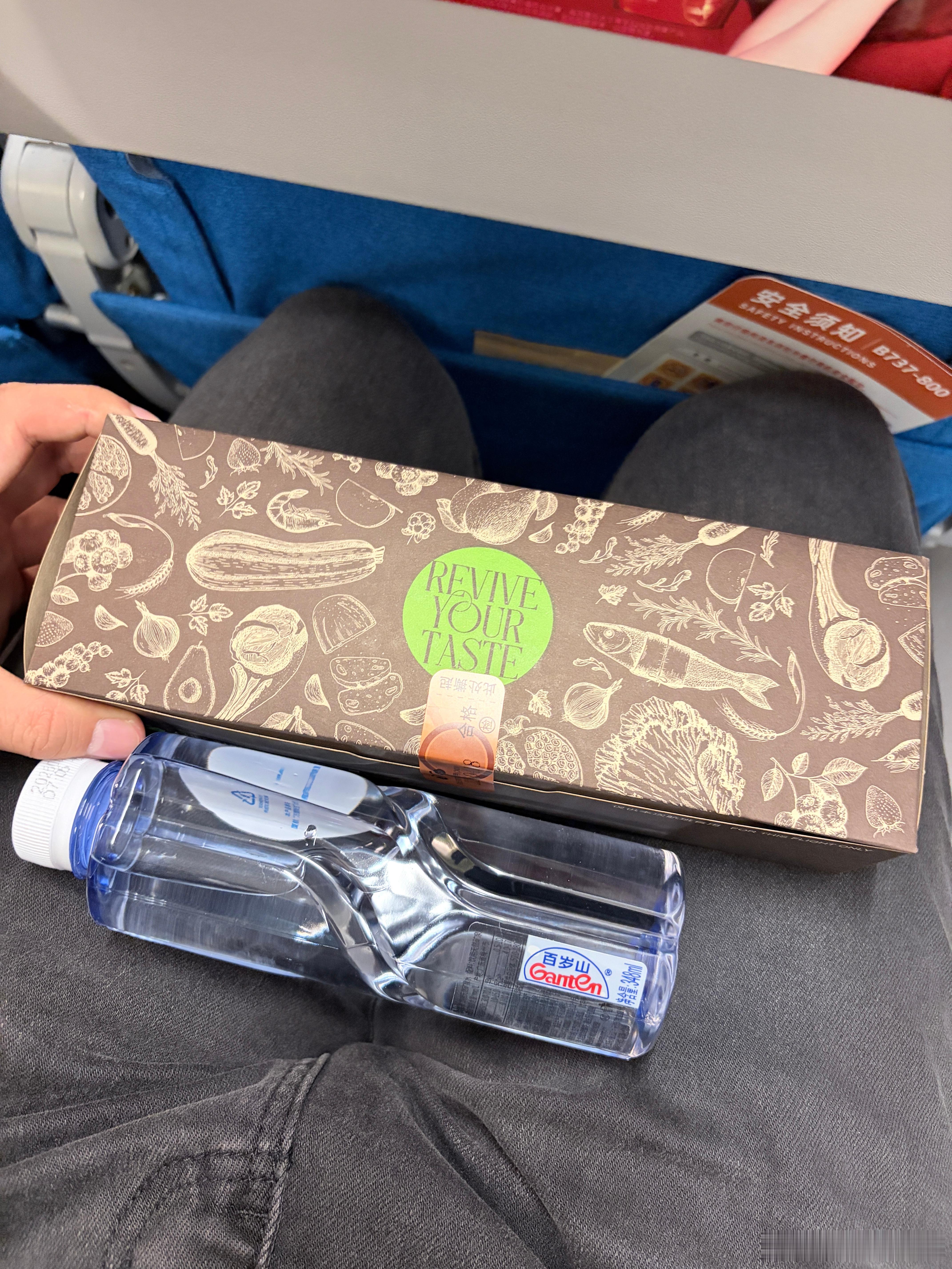 头一次坐厦门航空除了闽南话听不懂别的方面感觉都不错