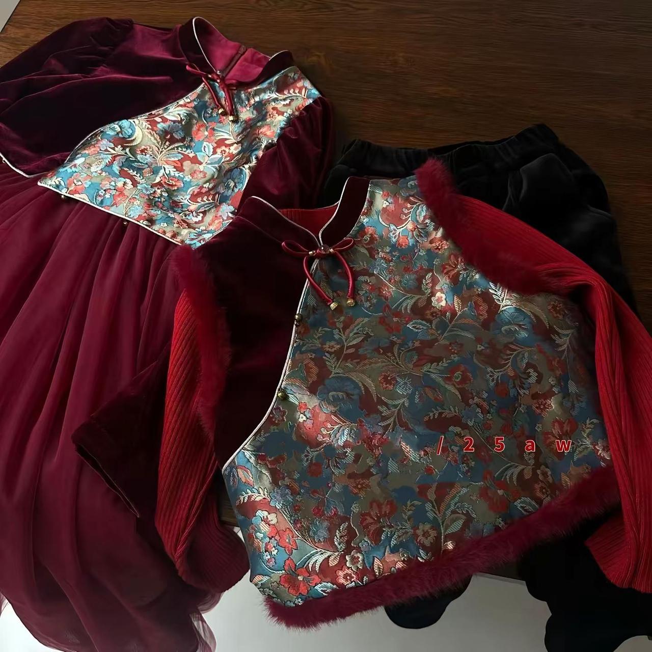 瞧瞧，这是哪家的掌上明珠啊，年服来袭，你喜欢哪个色？超重工，上新只开一批特…姑娘