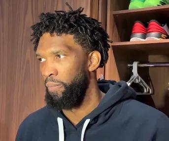 大帝恩比德这说的，也太心酸了吧？
但，这也是竞技体育的残酷。
恩比德感谢一位工作