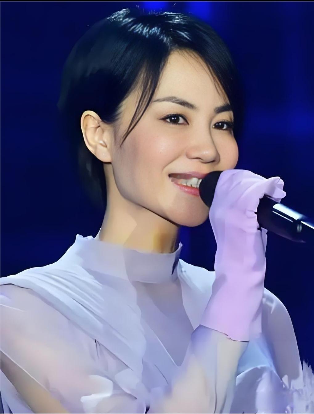 王菲写真集仿若时光诗篇，空灵气质流转，每一帧都是岁月绝响女明星 高颜值美女