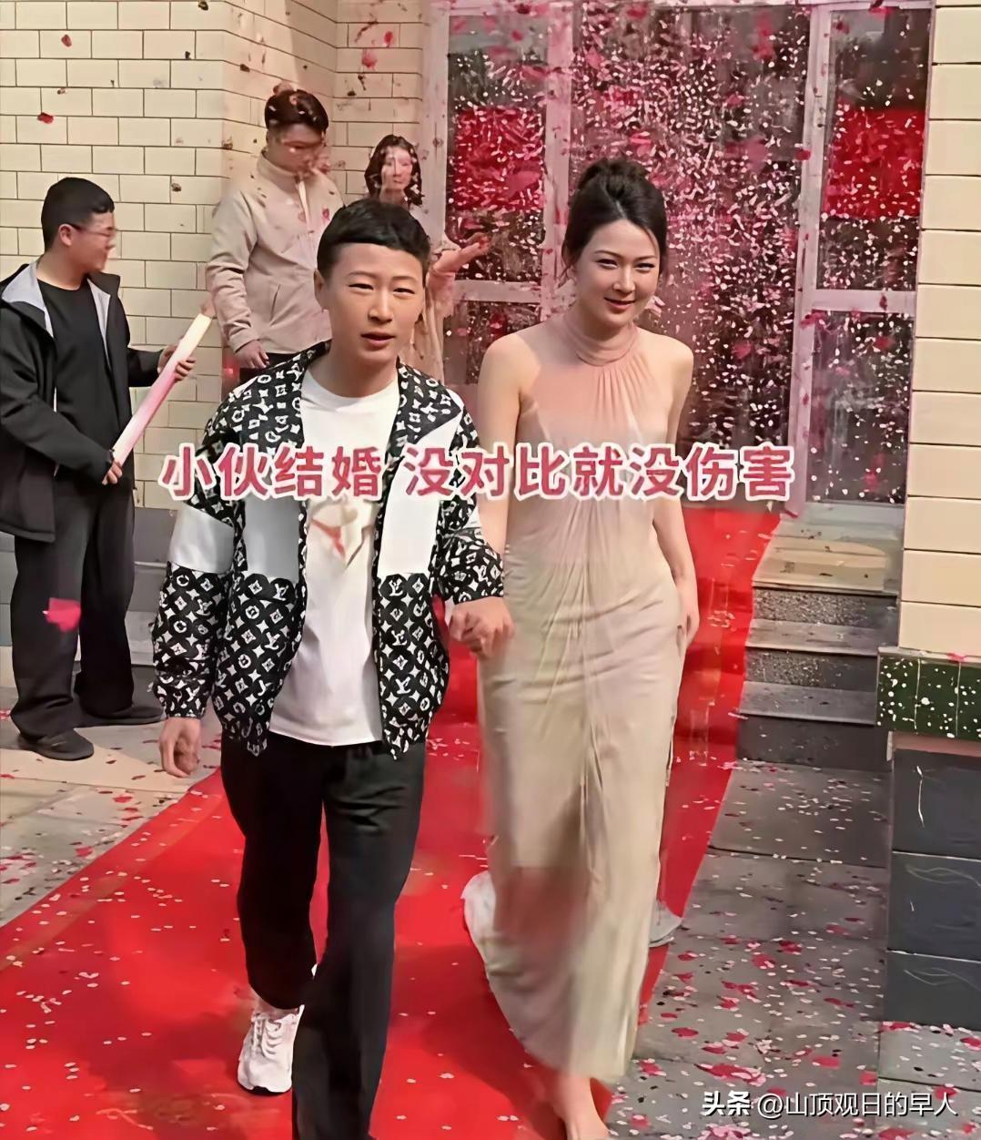 婚礼现场刷屏！
新娘颜值气质拉满
小伙样貌普通
却抱得美人归
网友：爱情从来不靠