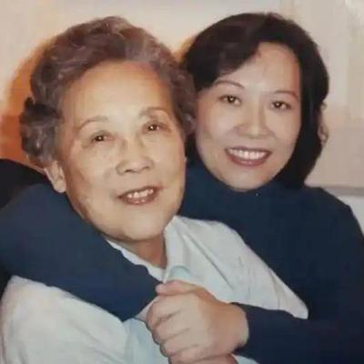 2001年，上海一女子为了报恩独居的老师，她掏空家底在沪给恩师买下一套房养老，2