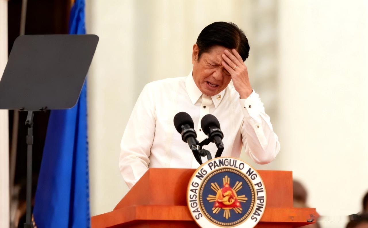 菲律宾这几天真不太平。天灾人祸凑在一起，把这个国家推到了十字路口。

你肯定想知