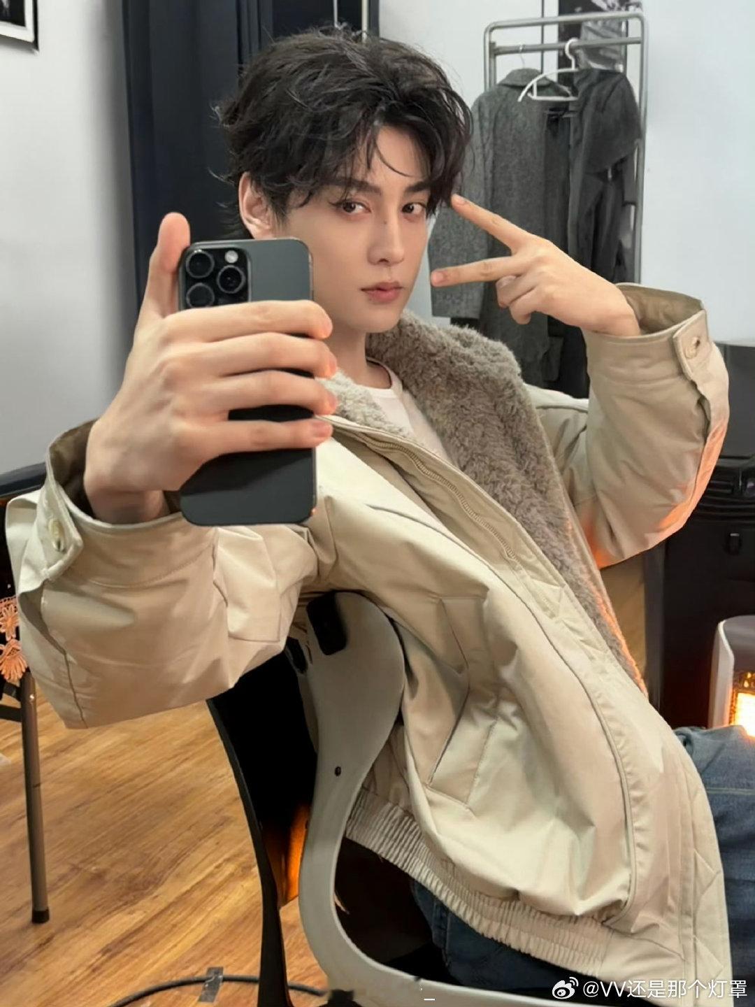 就说衣服看着眼熟！田雷你不乖哦大过年的还吃冻货