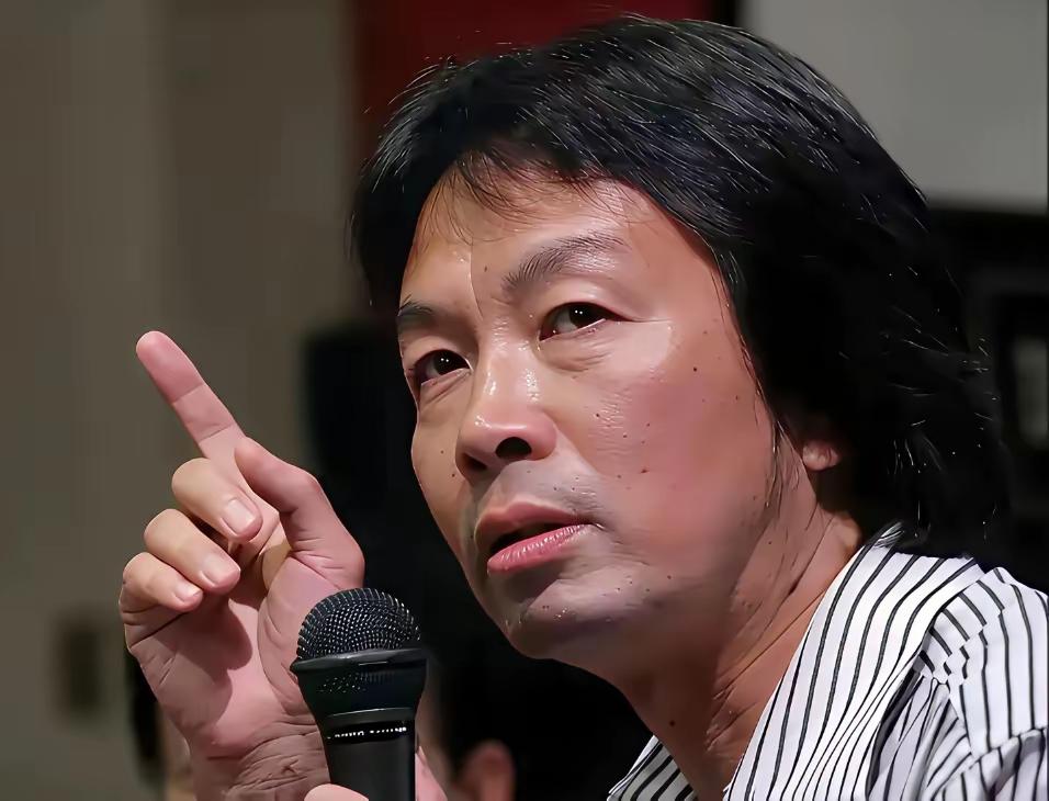 刘震云：出轨的女人其实挺可怜的，给男人睡了，还美滋滋以为自己有魅力。

以为那几