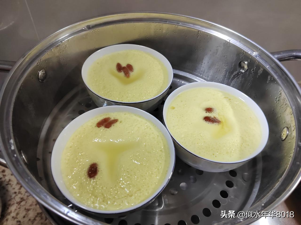 今天南京多云转阴有小雨，气温8～15℃，早晚微凉注意春捂保暖，今日晴暖收尾，阴雨