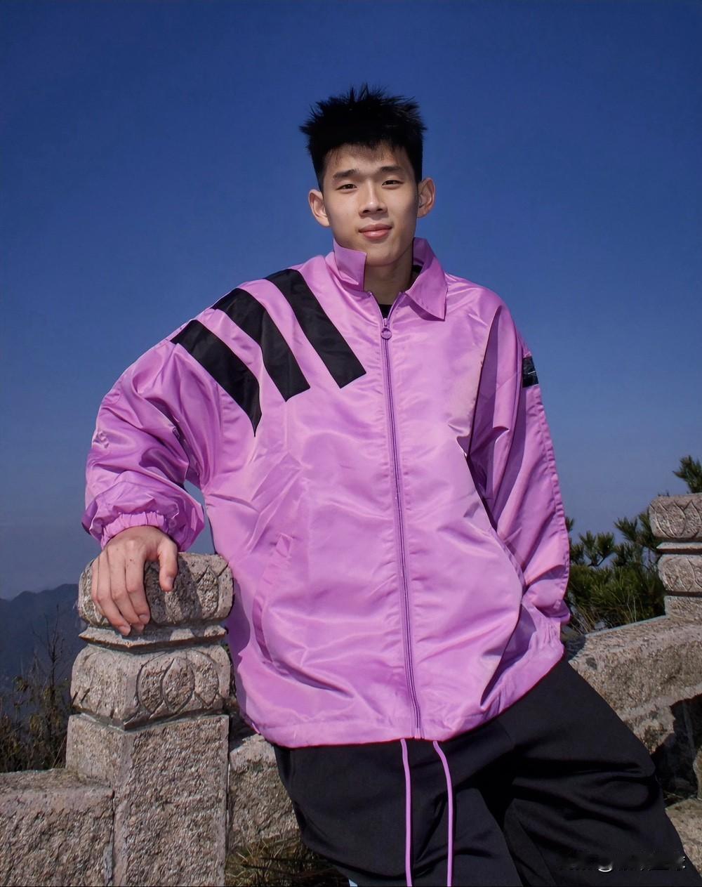 下赛季有望在NBA赛场上看到中国德比！

据消息称，林葳在达拉斯独行侠队的试训进