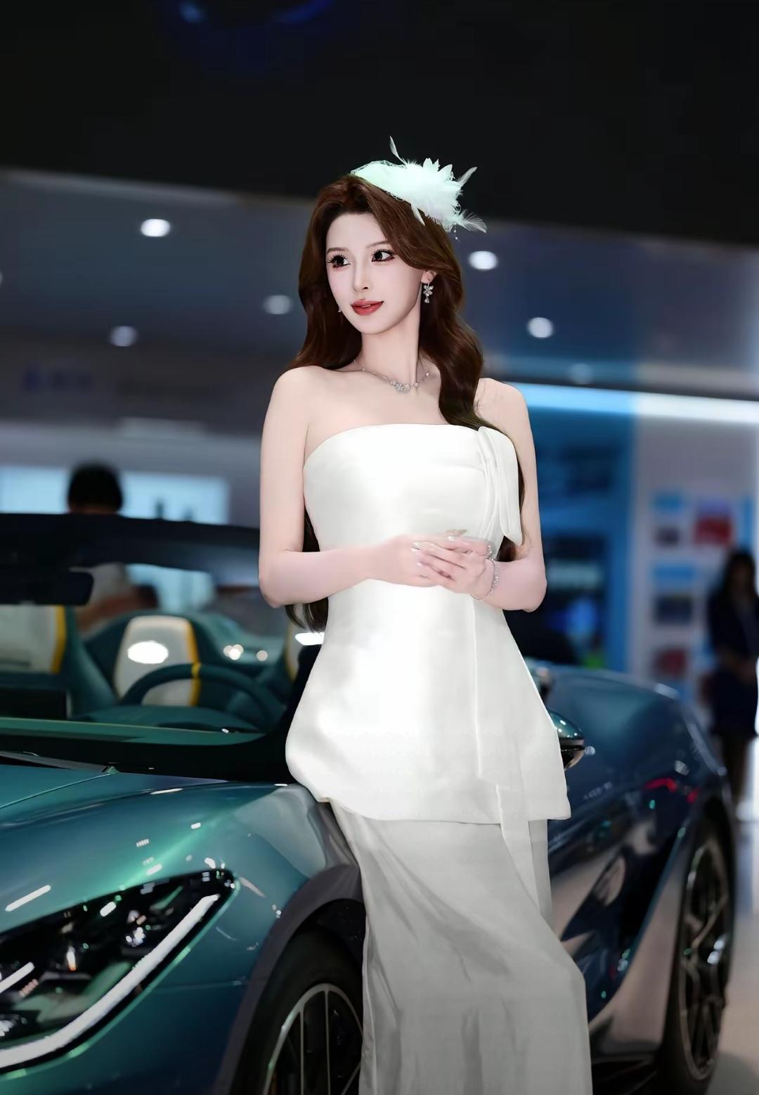 车展车模美女车模 女生当车模是什么体验 什么样的女人最令人着迷 每个男人都喜欢看