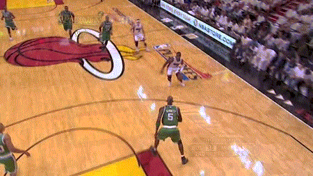 韦德生涯最强的一次迷踪步过人。NBA