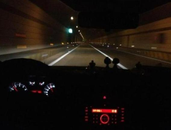 【#司机接打车单目的地显示为阴曹地府#，扬州交运局：假地名，已督促下架】近日，有