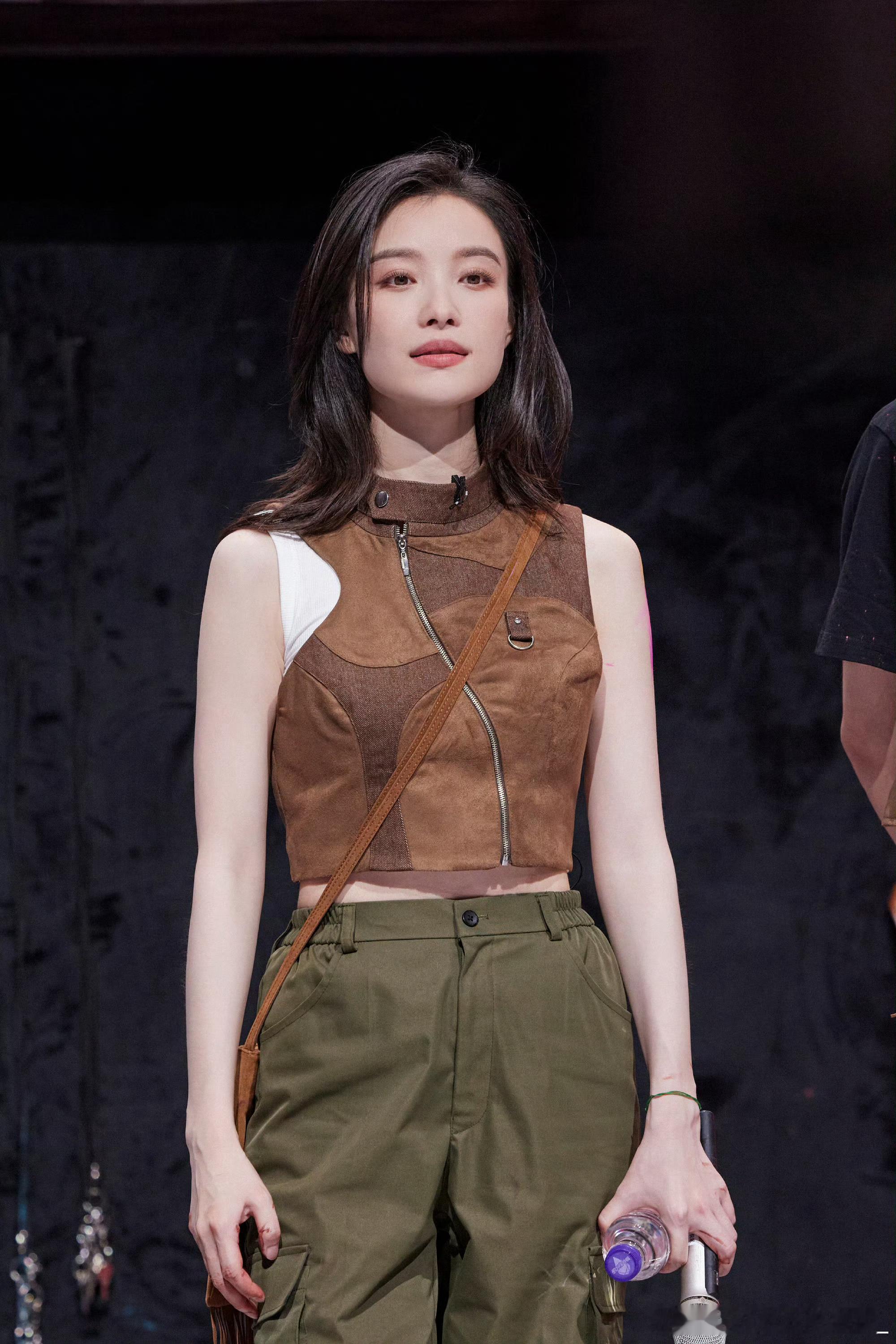 倪妮 ✨播 broadcast代言人倪妮✨ 索菲亚全球品牌代言人倪妮 寒来暑往，