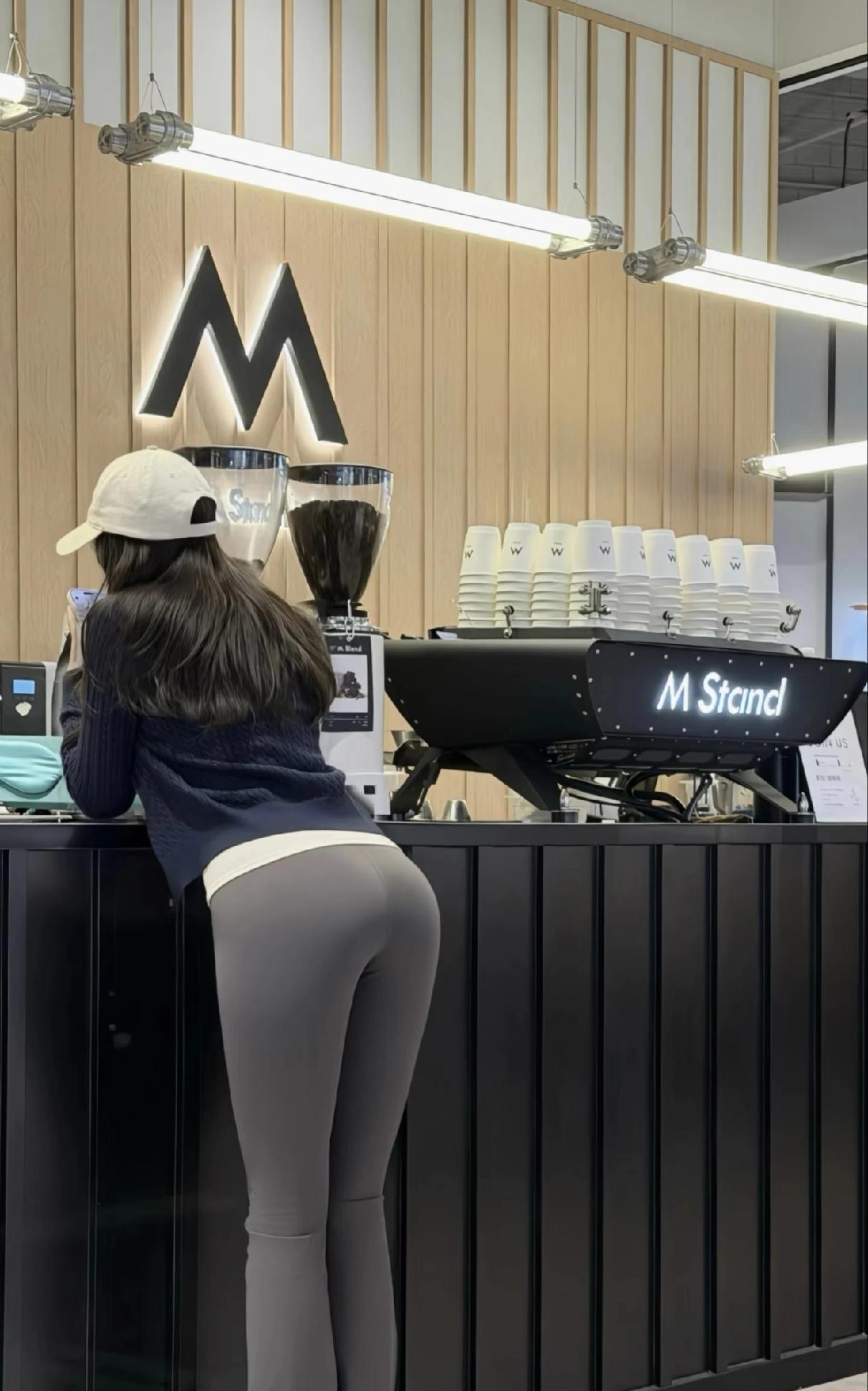 穿瑜伽裤日常
别人指指点点？
那是他们的问题
- 不冒犯、不影响他人、符合基本着