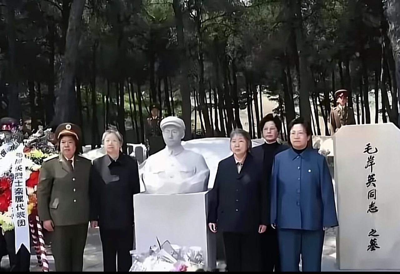 1949年毛岸英与刘思齐成婚，新婚刚满一年，毛岸英主动奔赴抗美援朝前线，1950