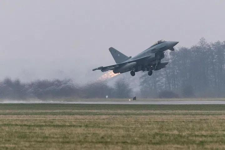 冷兵器是不是最贵的商品 2025年英国国防出口交易额达40多年来最高水平
12月