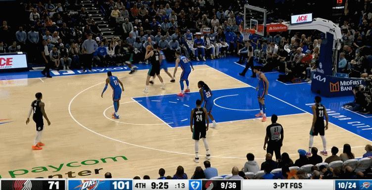 杨瀚森漂亮的内线脚步，打了老熟人哈滕一个2+1。 