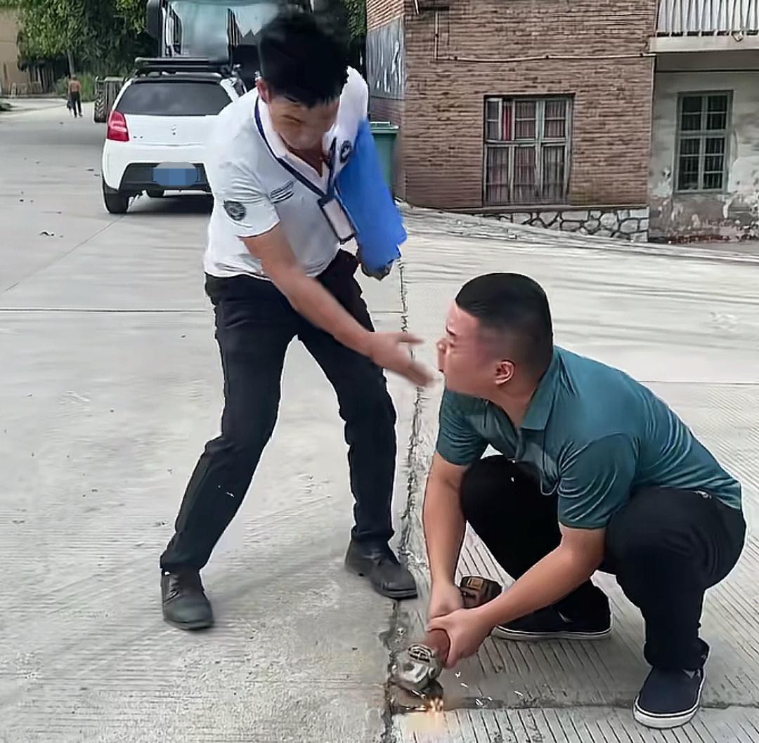 公益割钉要报备吗？志愿者不做的时候，有关部门就看不到影响走路吗？公益割钉了，你看