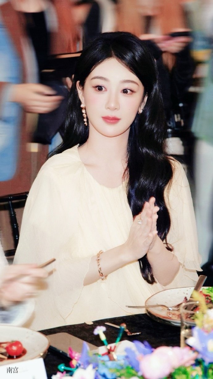 杨紫玉兰花开君再来 💜杨紫董竹君 你像一股春风，漾起了我心海里爱的波澜；你像沾