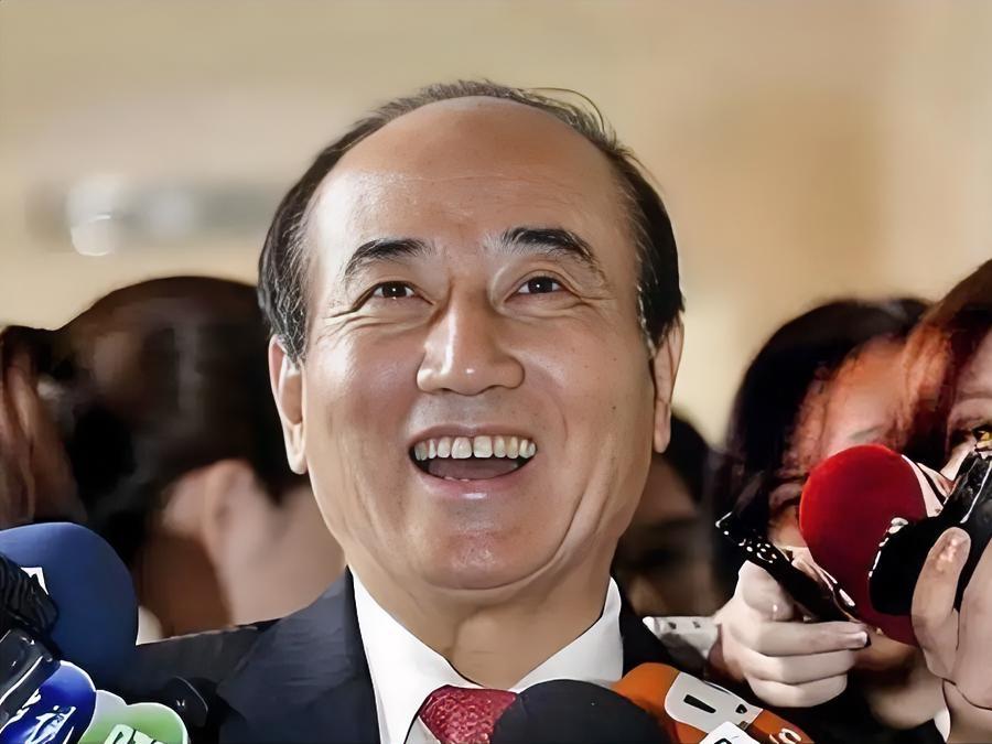 80岁的王金平，这回是彻底不装了。他提出的“两岸治权互不隶属，主权同而不分”，还