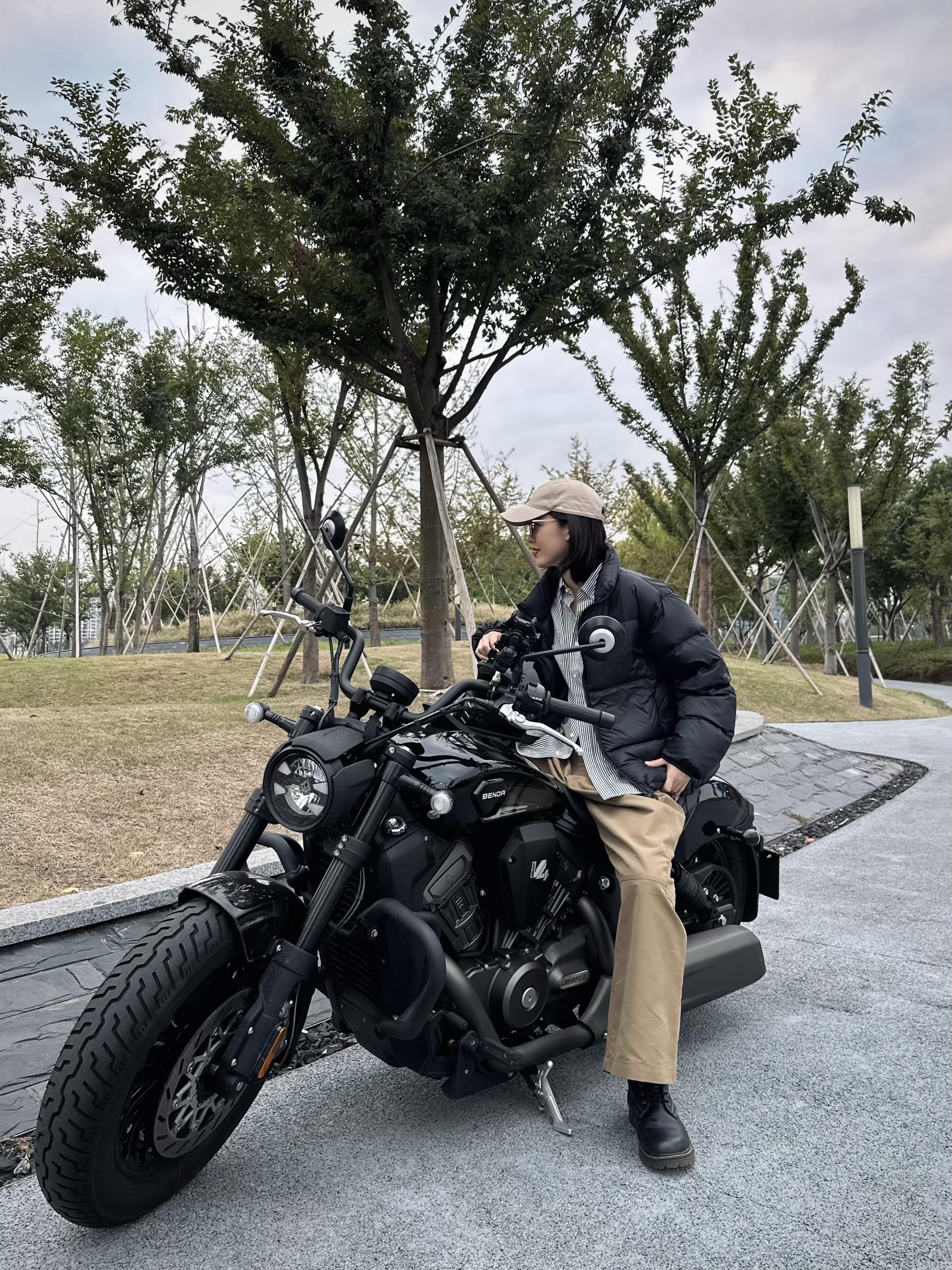 不儿……我一骑巡航的你蹦我干嘛？今天在路上被一台仿赛蹦了三次…… 不儿...