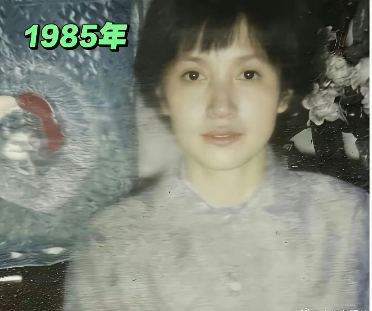 网友上传了自己姥姥的照片，1985年的姥姥，美人胚子！2026年，41年后的姥姥