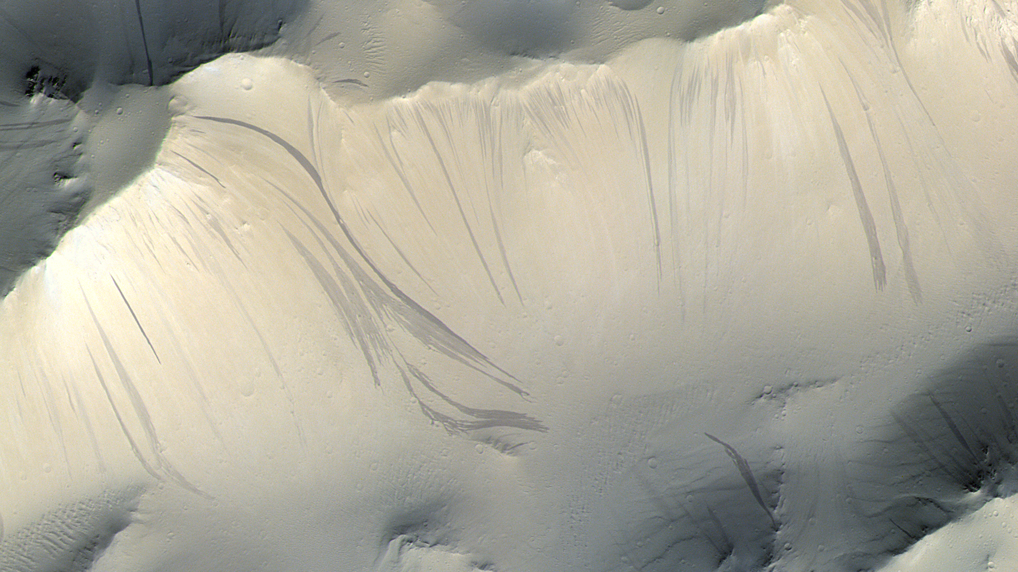 【火星斜坡条纹成因新解：干燥尘埃活动而非盐水流动】欧洲航天局ExoMars微量气