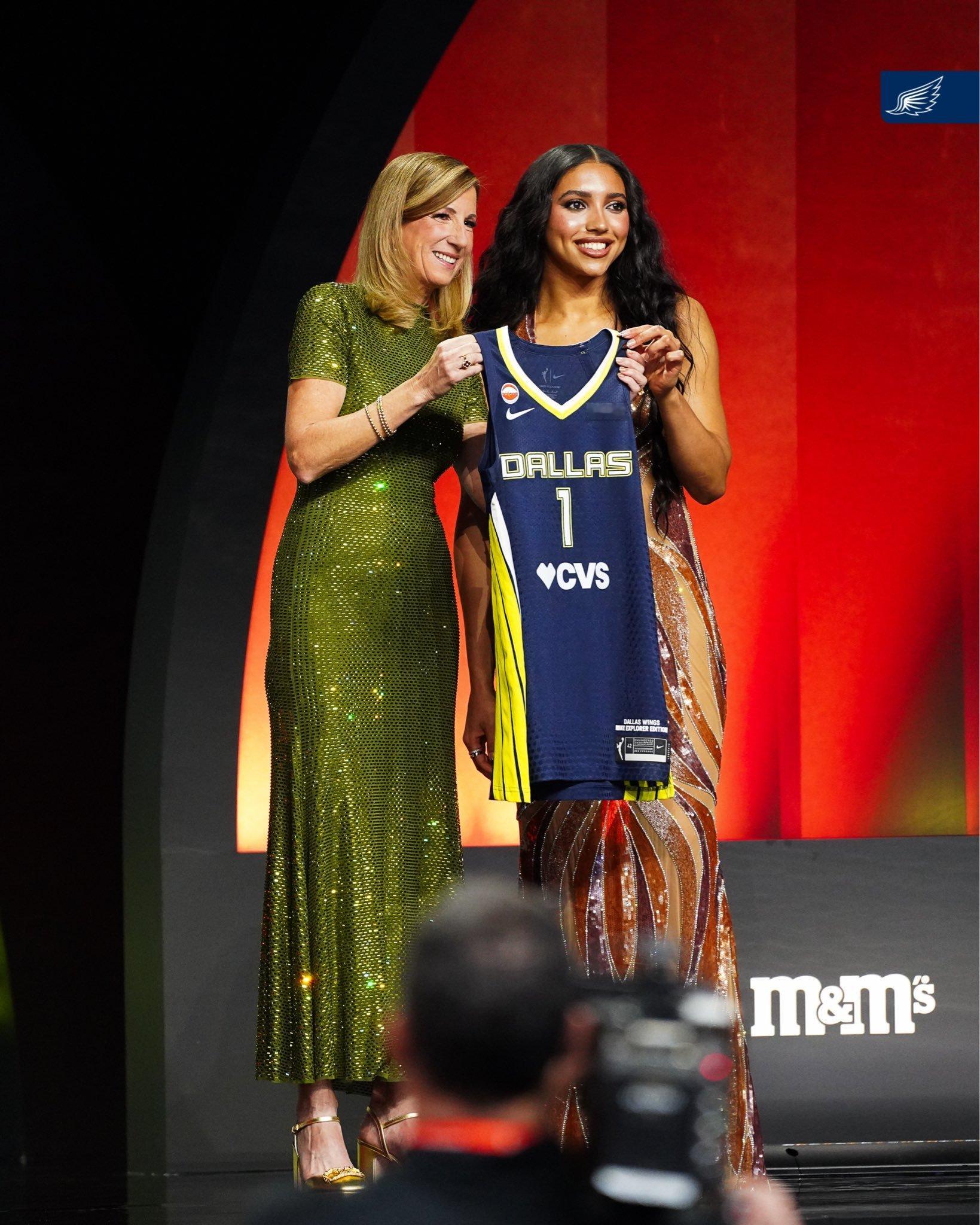 没有意外，飞翼用状元签选中佩奇女朋友 Azzi Fudd，期待后续人员变动和下赛