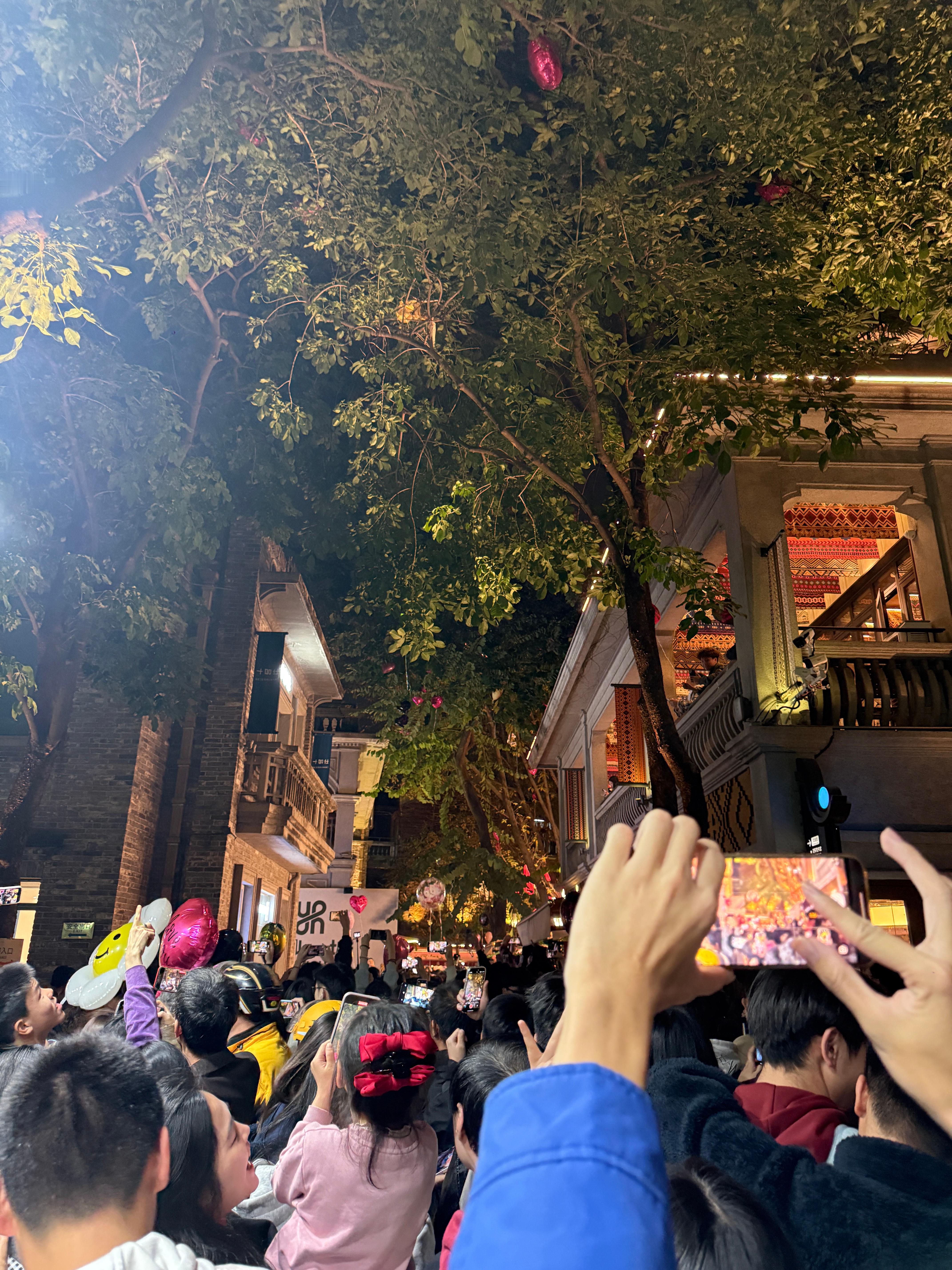 晚上10点出门 早上5点回来 为了跨越2026新的一年 只为到那里的54321 