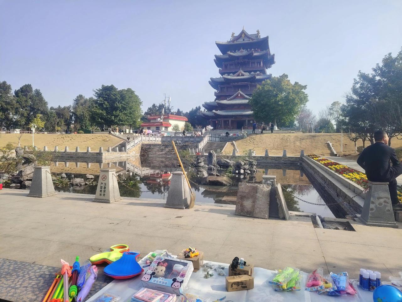 “日本人的天可能要塌了，日本人自己选择的路，希望日本人在苦在艰辛也要含着泪走完剩