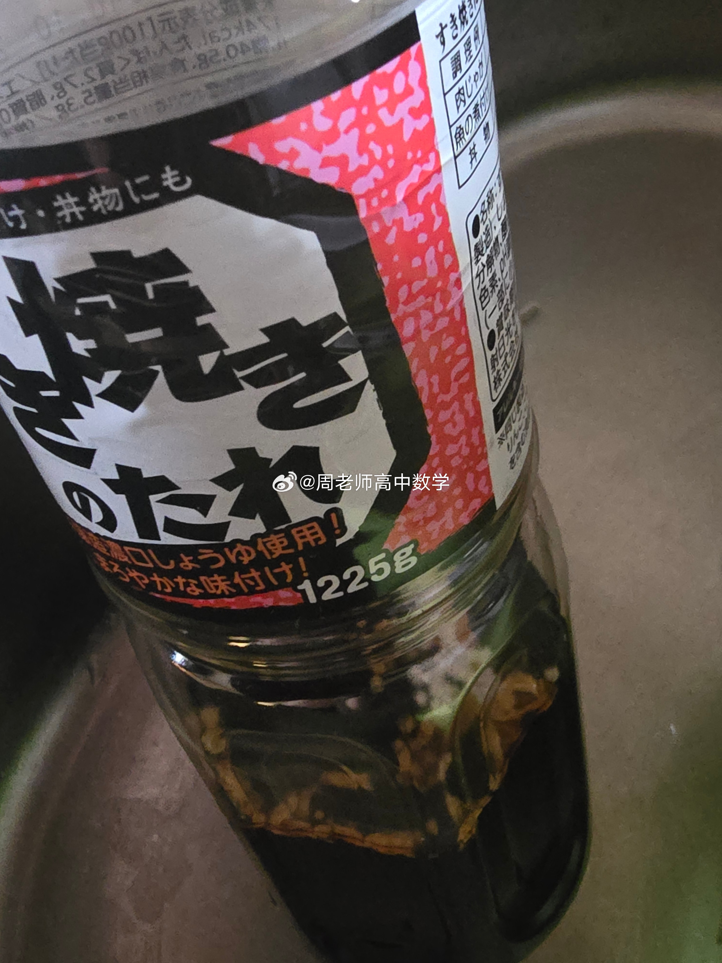 颠覆了我对酱油的认知，不是说酱油不会坏吗？九月中旬开封的酱油，刚才发现已经长白毛