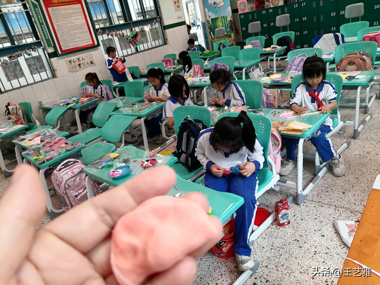 退休第547天，早安。

懂儿童心理学就能懂男人心理学。

昨天课间，有个小女孩