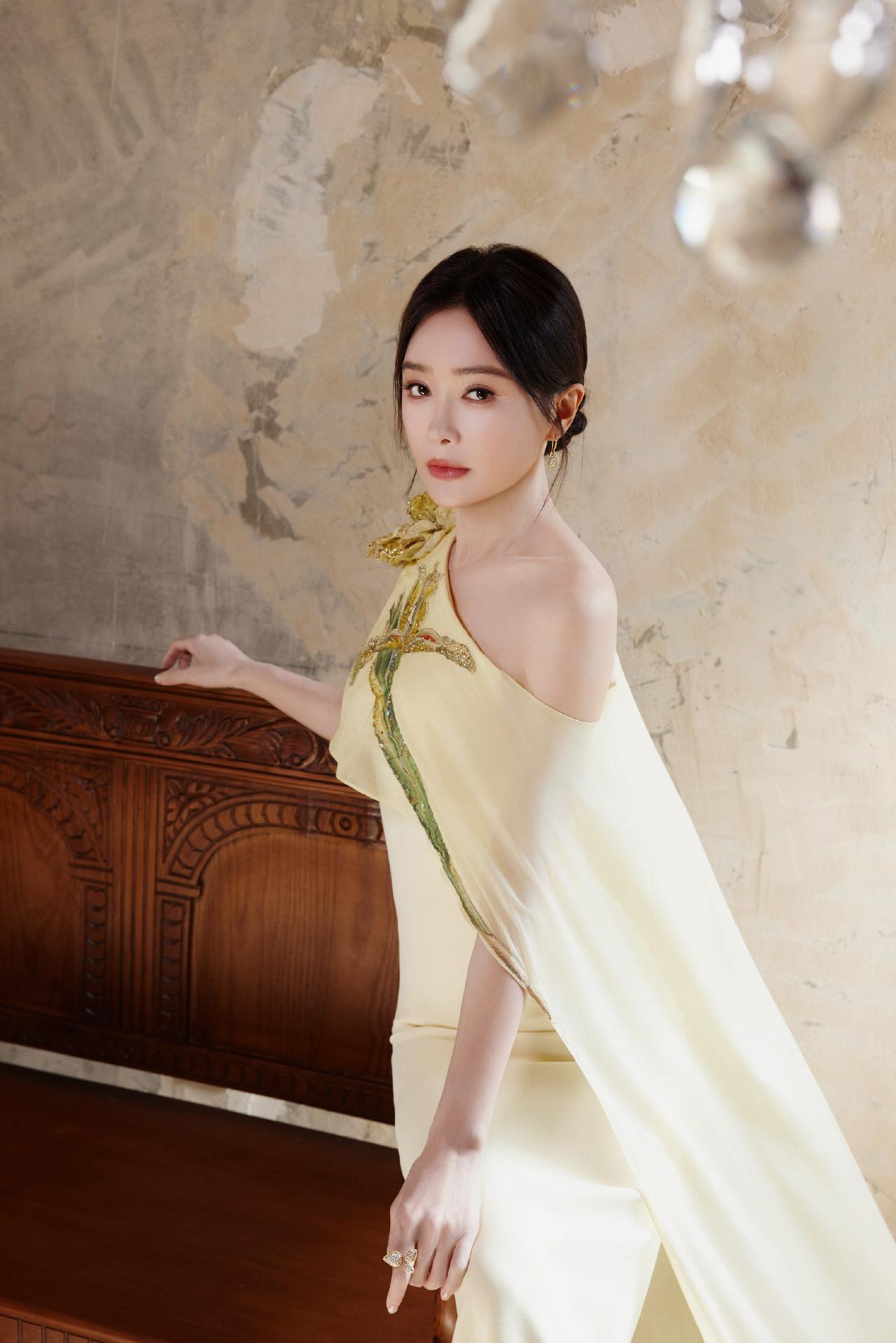 记录我的2026成熟极品美人新年穿搭写真