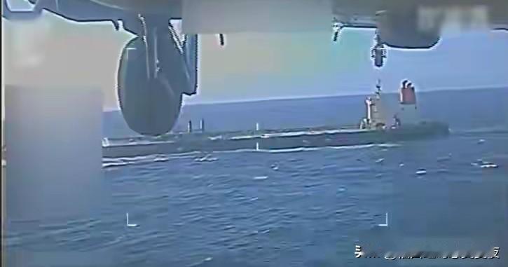 俄罗斯出面庇护！一艘油轮在大西洋逃离美国追击