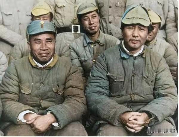 看着这张珍贵照片，信不信由你，在人们心中，毛主席、朱总司令的形象真实而感人，他们