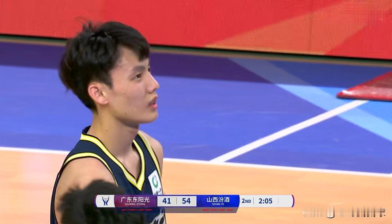 广东东阳光超级后卫徐杰不愧是球队的大腿！在今天进行的广东东阳光和山西汾酒的比赛中