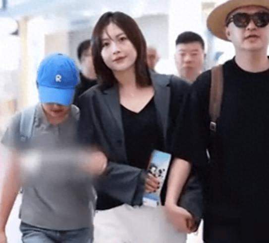 相伴20余年，包贝尔与包文婧的婚姻藏着多少无奈。