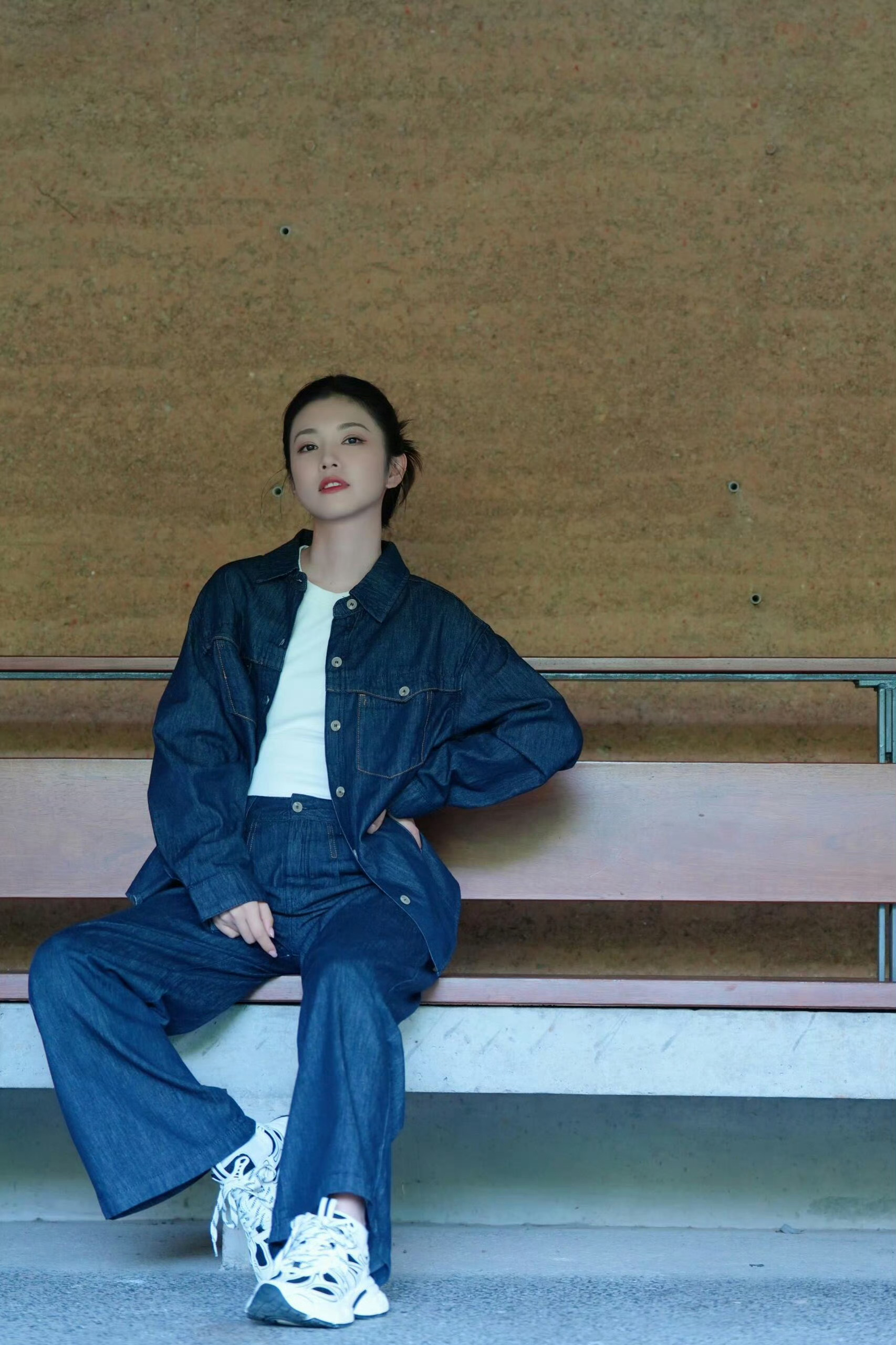 李云霄📸身穿 DUIBAI 牛仔套装👖走走停停放放风的美丽日常💙 ​​​