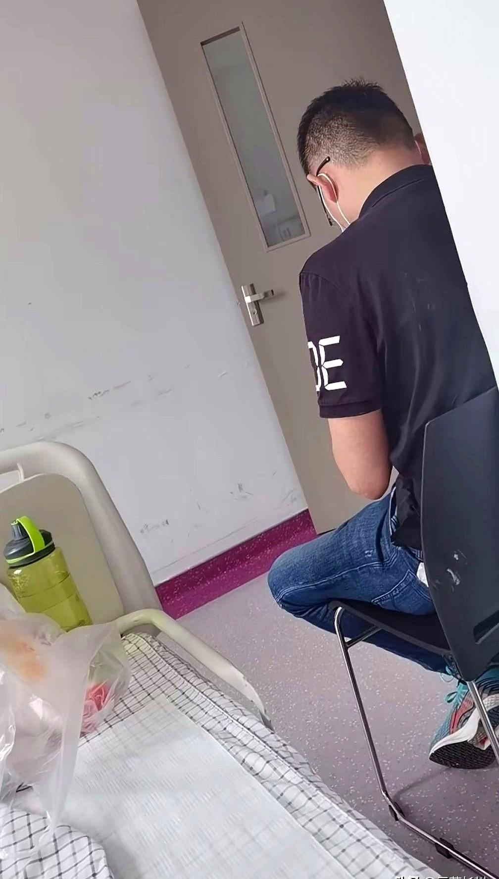 我爸把10万借给一个游手好闲的朋友，两年了没还一分钱。
张铁柱拿走十万块就跑去内
