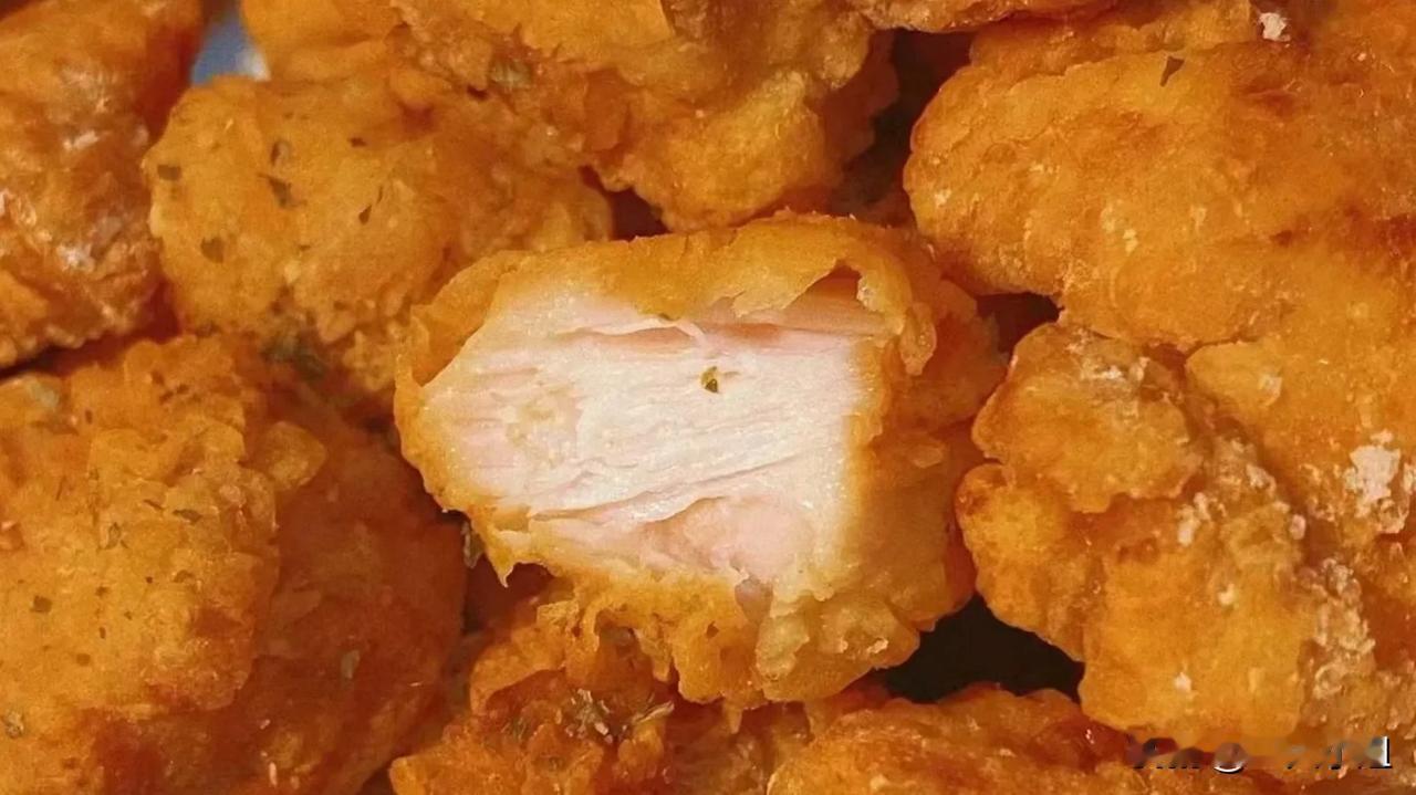 鸡胸肉，裹上面糊，炸！
#随手记录秋日生活#
#秋日生活打卡季#