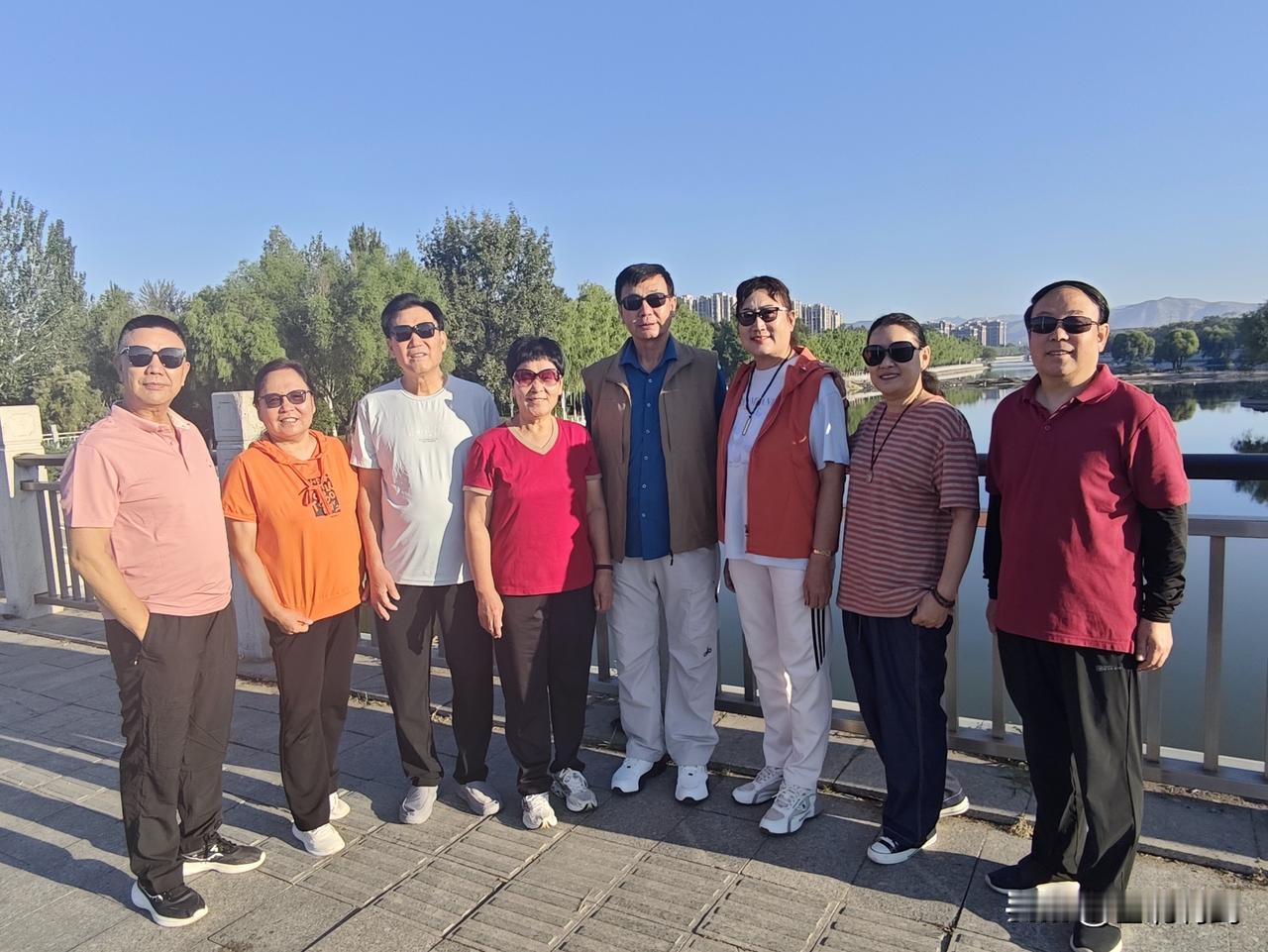 从9月3日开始，我们宣化战友军嫂一行八人开始了山西之旅。早7时整准时在宣化河子西