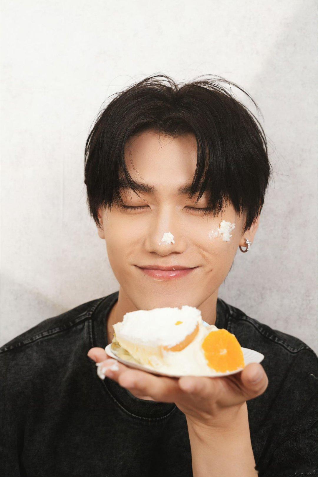 #台剧关于未知的我们[超话]# 🍊💛🍊💛世界上怎会有如此萌物！！！我亲我