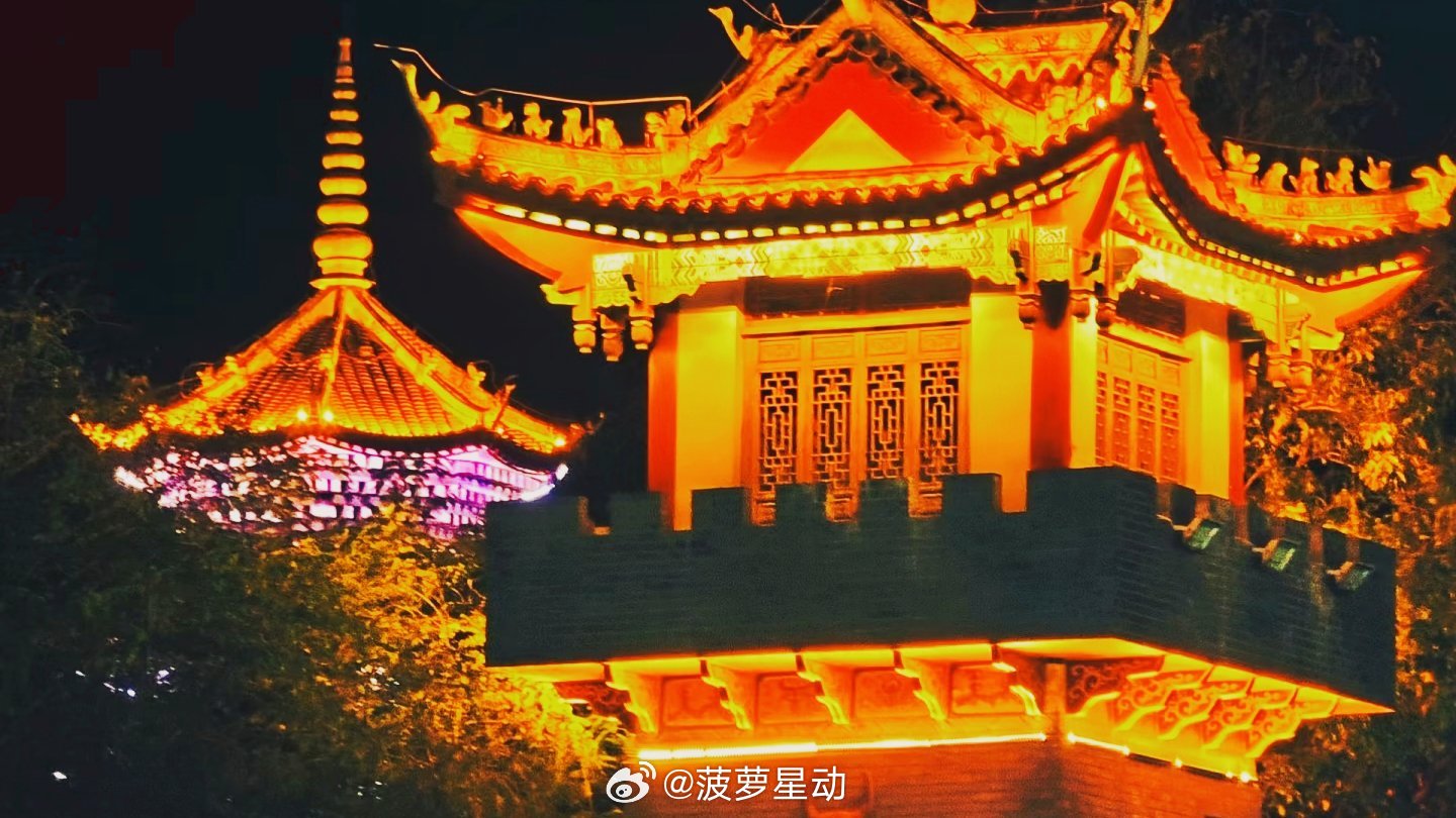 生活手记 终于来百色田州古城啦🏮 真的要夸一句，夜晚的古城也太惊艳了！青砖黛瓦