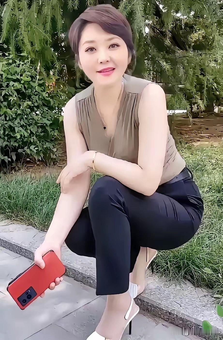 非常优秀的主持人，可惜没有主持过春晚。