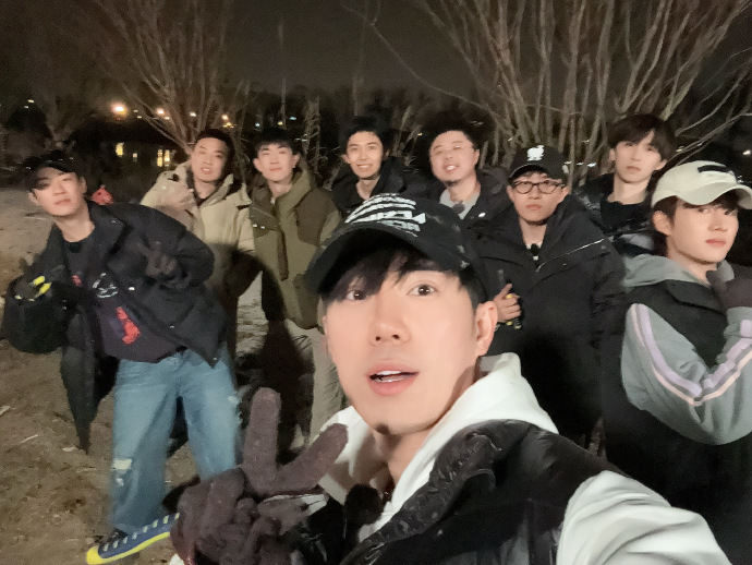 鹭卓今日收工照  鹭卓猛男们干活麻溜到位  鹭卓今日收工照分享，满脸笑意藏不住对