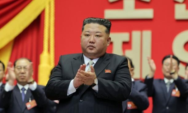 就在刚刚，
金正恩公开定性美国：恐怖主义国家。

这一表态并非空穴来风，而是出现